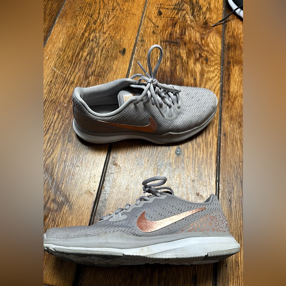 Nike women’s shoes size 7.5